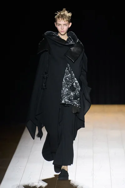 Look 15